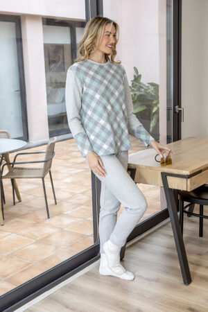 Pijama de punto milano.